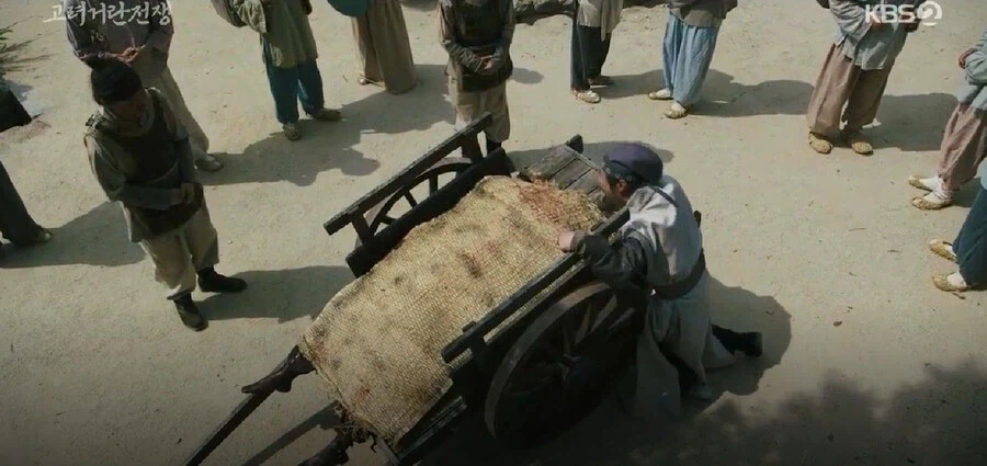 어떤 사극을 조지기 시작한 장면.jpg_1.webp