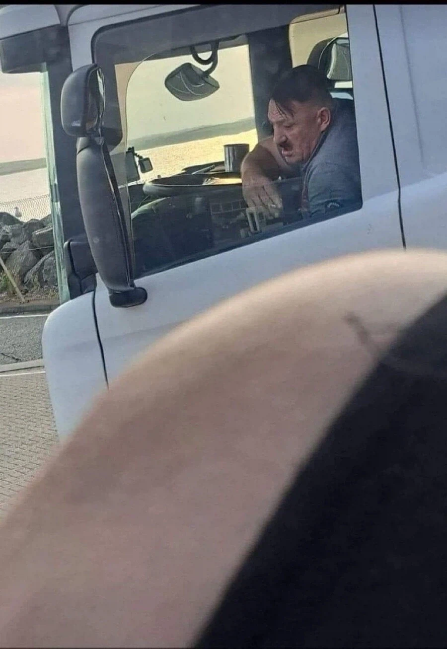 폴란드 갈 것 같은 트럭기사.jpg_1.webp