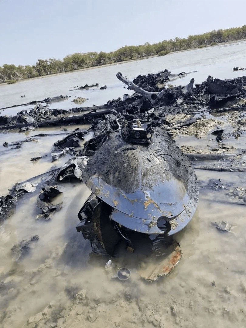 외계 비행접시가 추락한 거 같음_1.webp