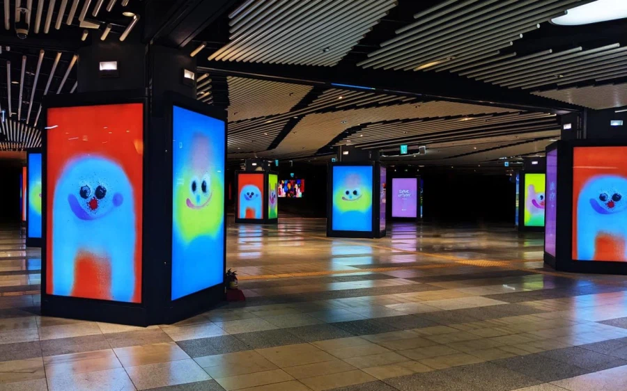 공포게임 같다는 롯데백화점 조형물_1.webp