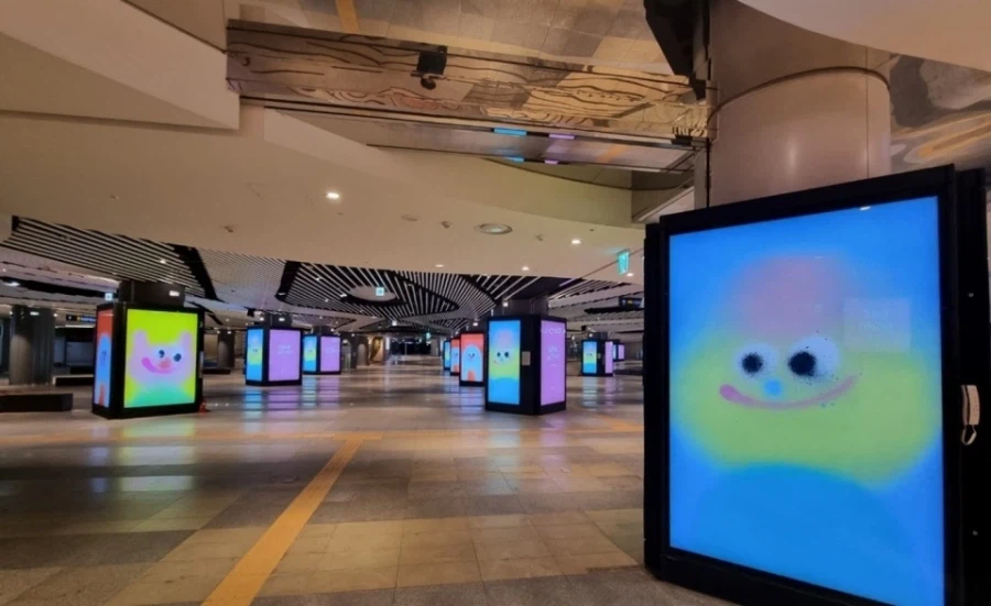 공포게임 같다는 롯데백화점 조형물_2.webp