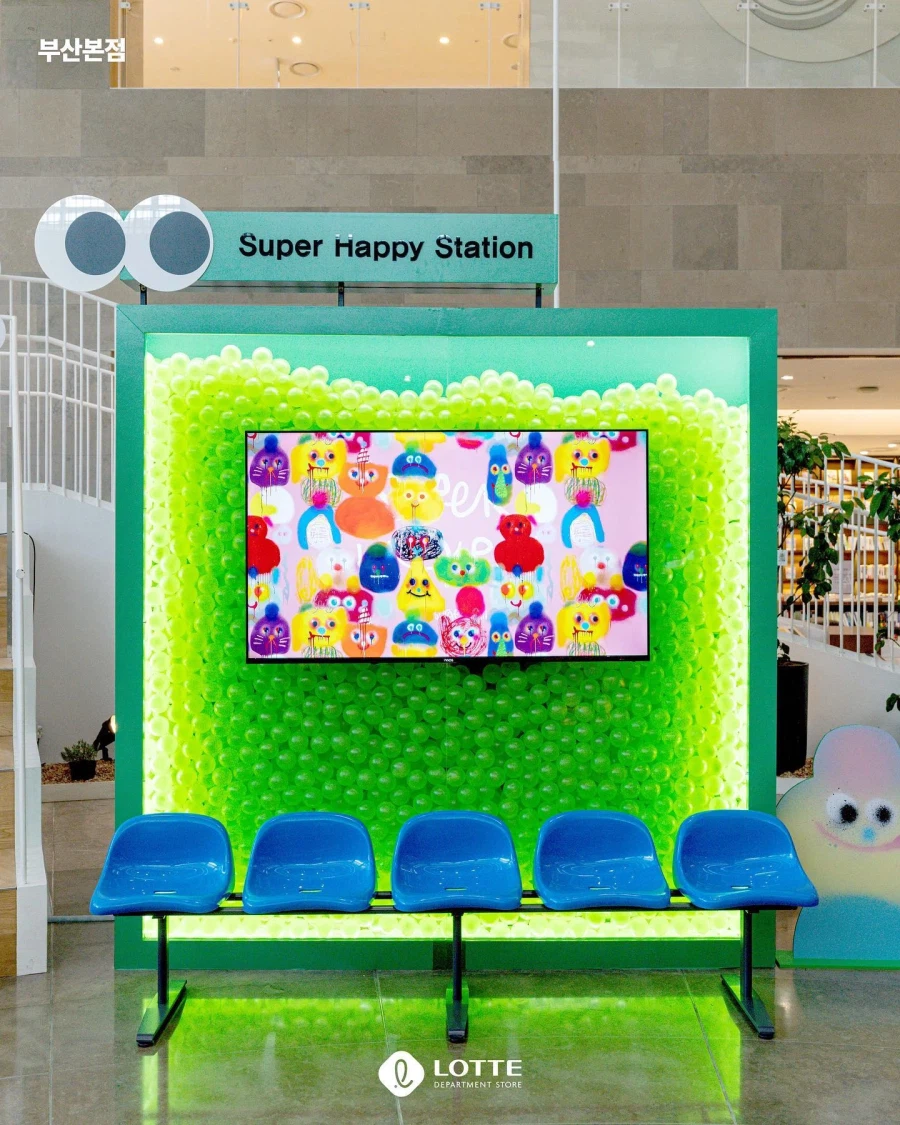 공포게임 같다는 롯데백화점 조형물_5.webp