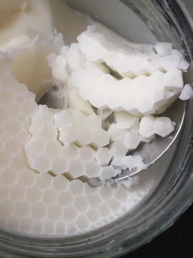 벌집형태로 굳어버린 코코넛 기름_1.webp