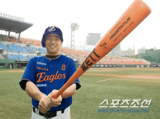 방금 야구 대만 여자 관중 미모 ㄷㄷ_1.webp