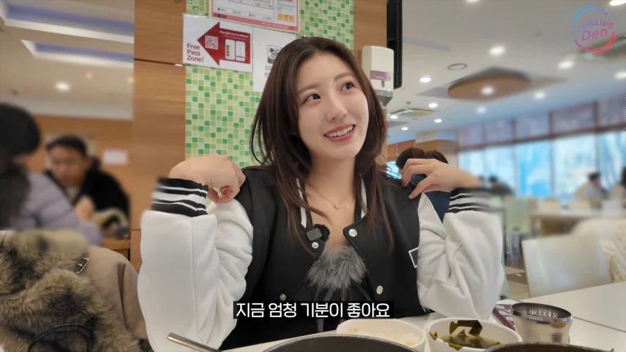 한국에 와서 학식 먹는 일본 여배우_4.webp