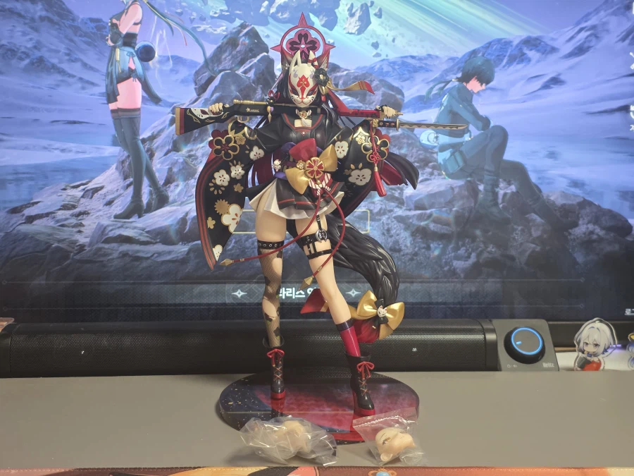 여우같은 년들 피규어 뜯었다_3.webp