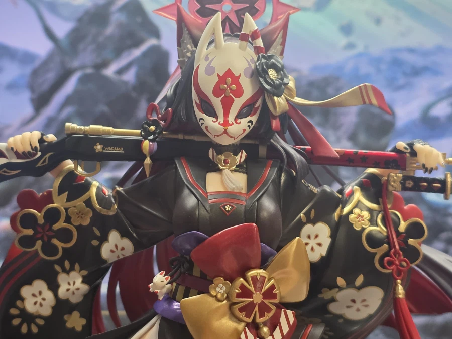 여우같은 년들 피규어 뜯었다_4.webp