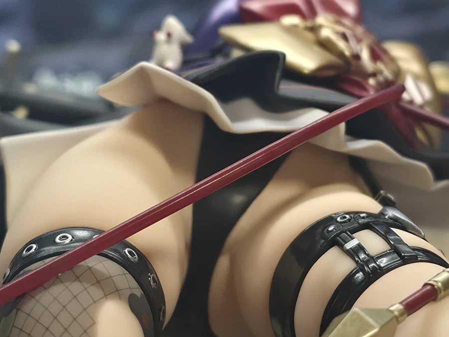 여우같은 년들 피규어 뜯었다_10.webp