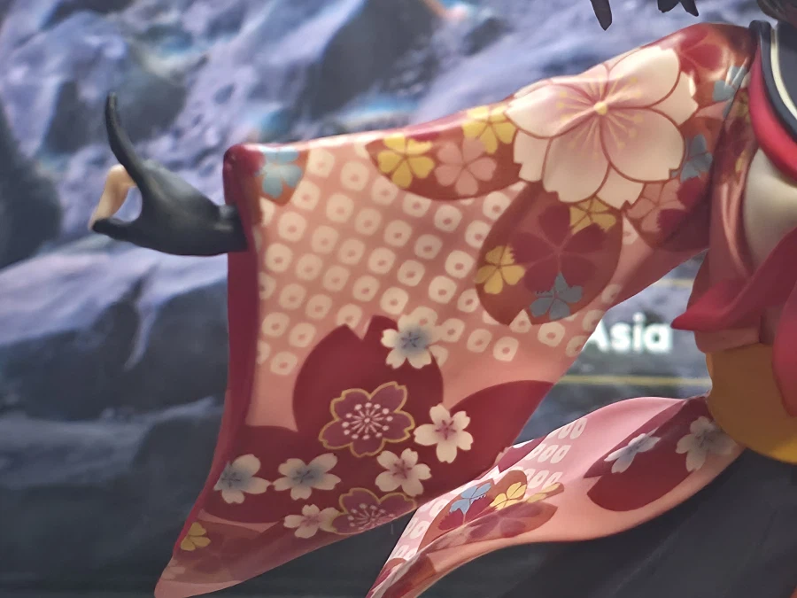 여우같은 년들 피규어 뜯었다_18.webp