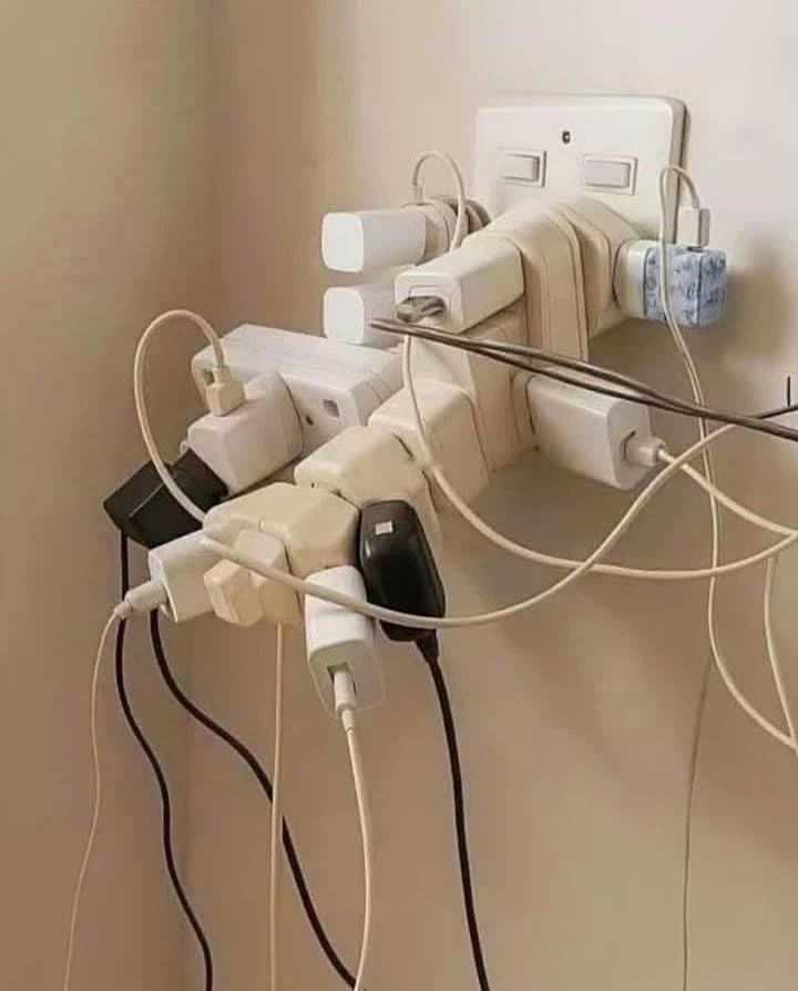 콘센트 : 사. 살려줘_1.webp