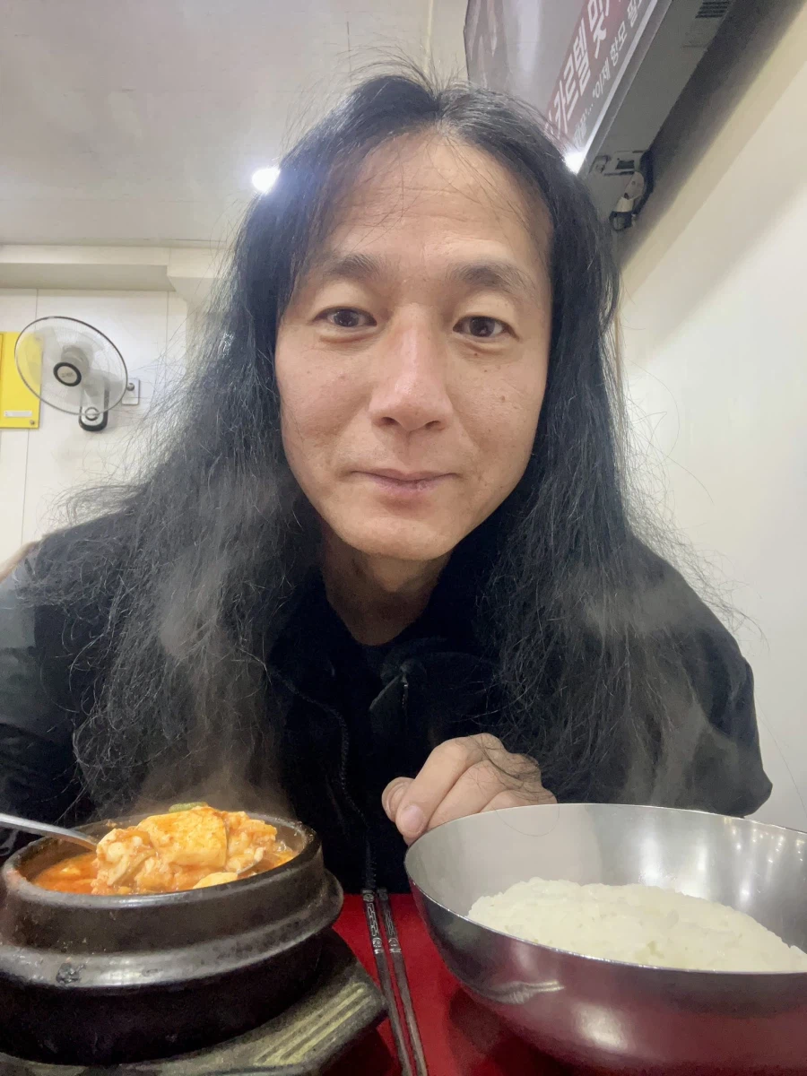 한국 여행 중이신 일본 아티스트_1.webp