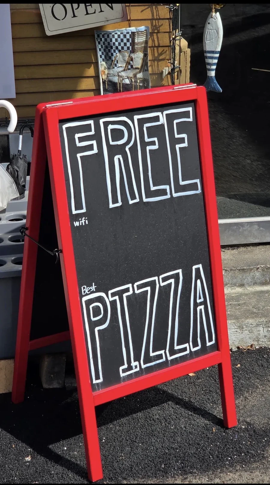 낚시하는 입간판_2.webp