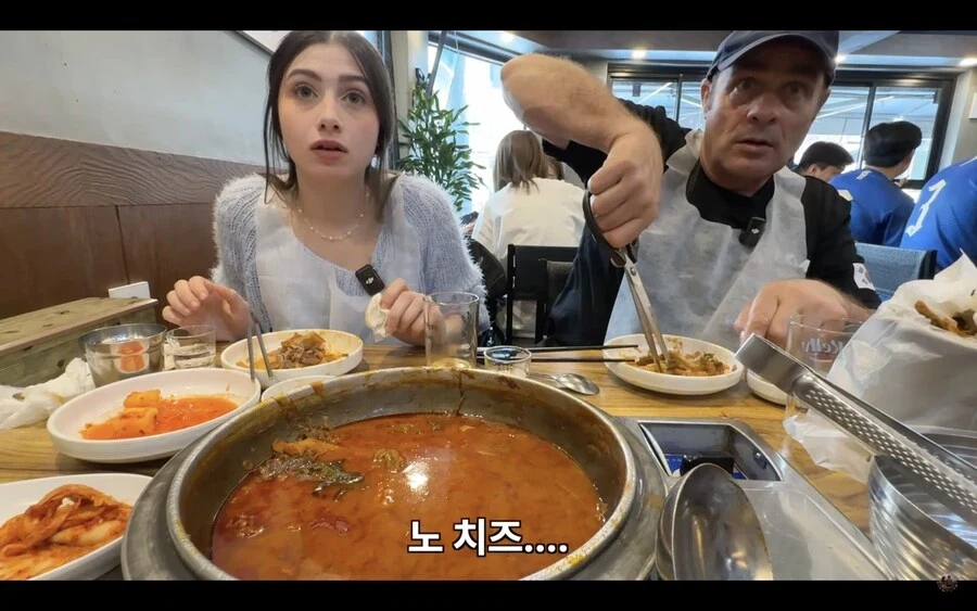 감자탕 다 먹고 볶음밥은 안먹겠다던 이탈리아 장인어른.jpg_4.webp