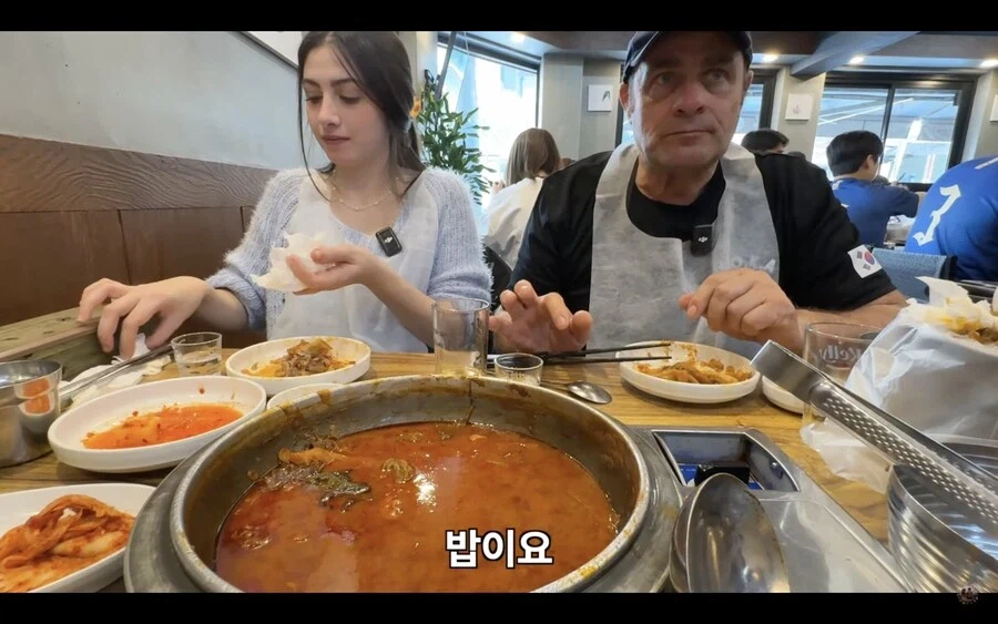 감자탕 다 먹고 볶음밥은 안먹겠다던 이탈리아 장인어른.jpg_15.webp