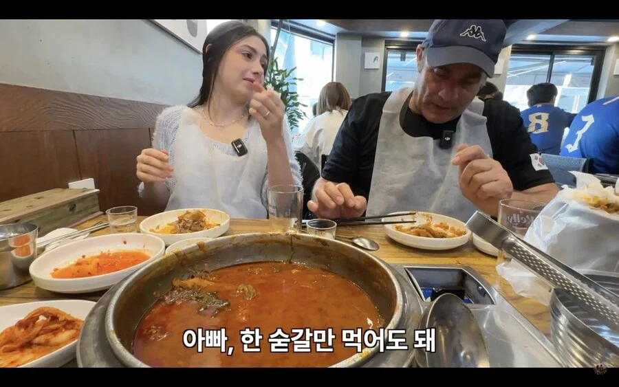 감자탕 다 먹고 볶음밥은 안먹겠다던 이탈리아 장인어른.jpg_17.webp