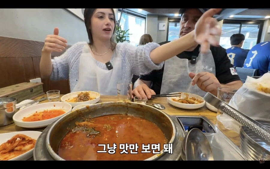 감자탕 다 먹고 볶음밥은 안먹겠다던 이탈리아 장인어른.jpg_18.webp