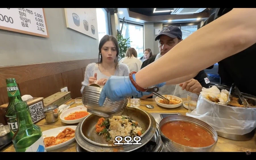 감자탕 다 먹고 볶음밥은 안먹겠다던 이탈리아 장인어른.jpg_20.webp