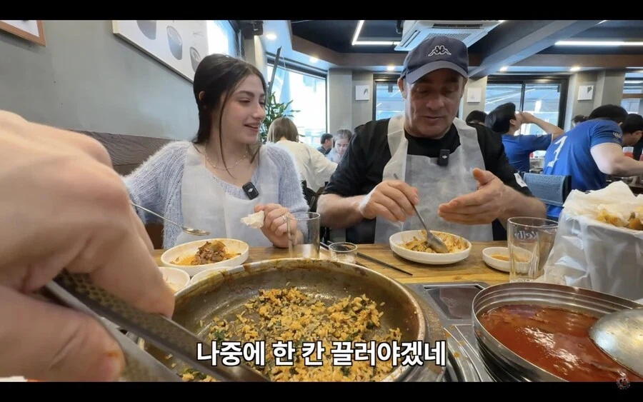 감자탕 다 먹고 볶음밥은 안먹겠다던 이탈리아 장인어른.jpg_27.webp