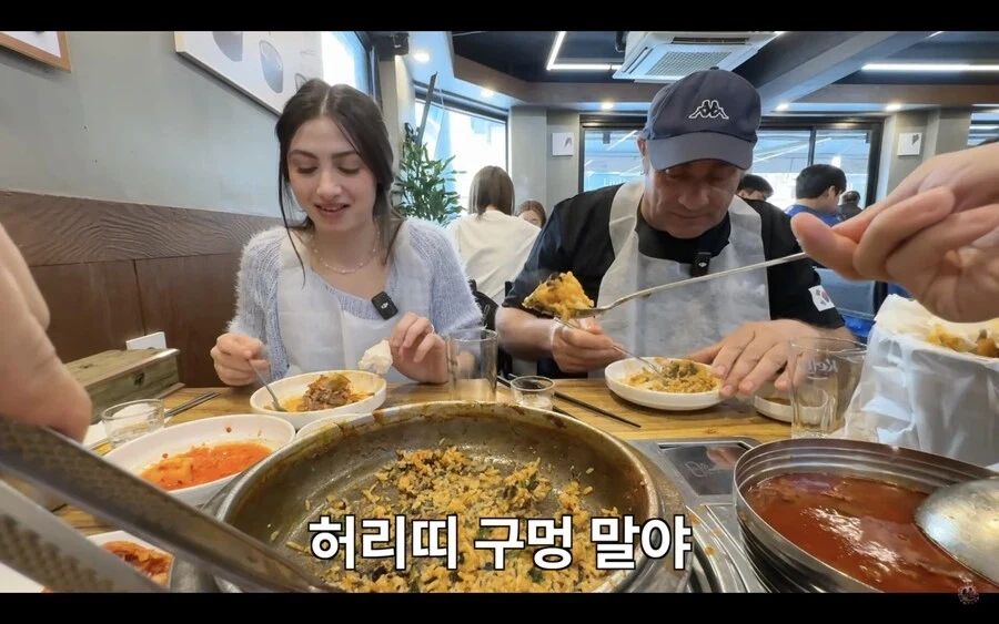 감자탕 다 먹고 볶음밥은 안먹겠다던 이탈리아 장인어른.jpg_28.webp