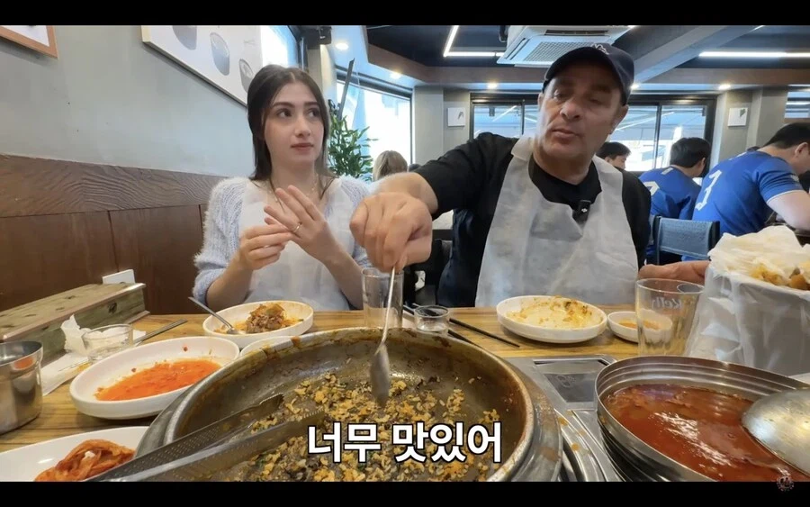 감자탕 다 먹고 볶음밥은 안먹겠다던 이탈리아 장인어른.jpg_29.webp