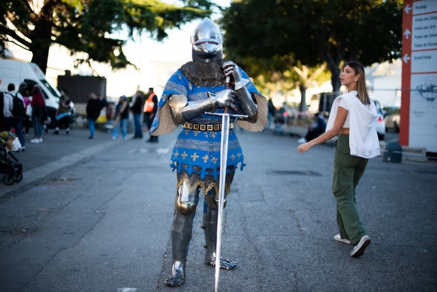 WA! 노출도 개쩌는 중세 갑옷_2.webp