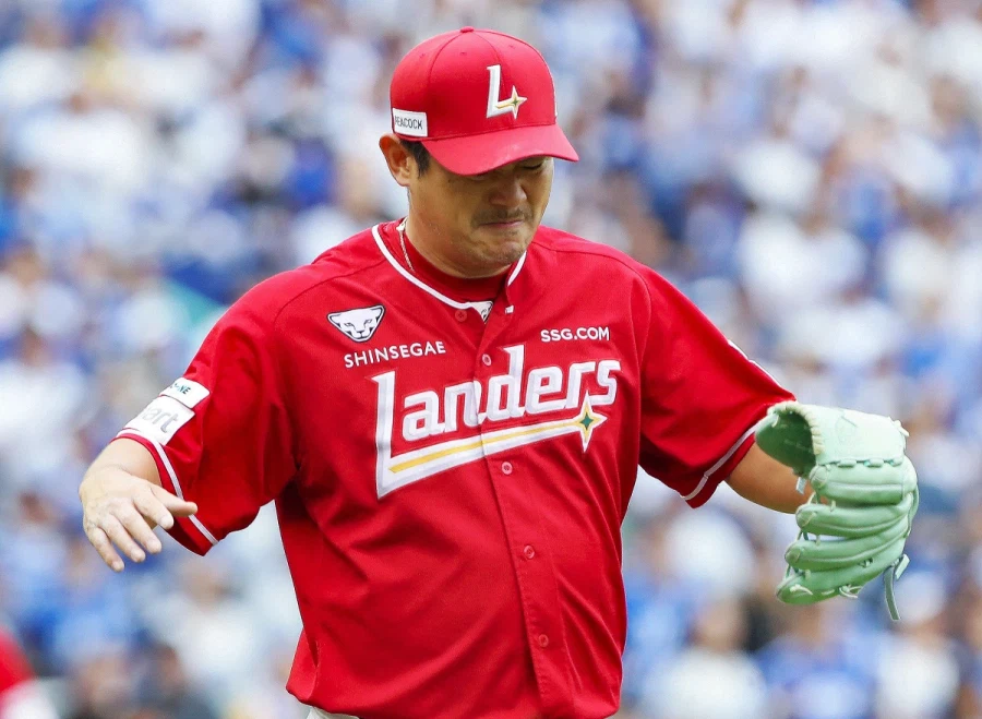 WBC)일본 중계진이 인정한 오모시로이한 핏챠_2.webp