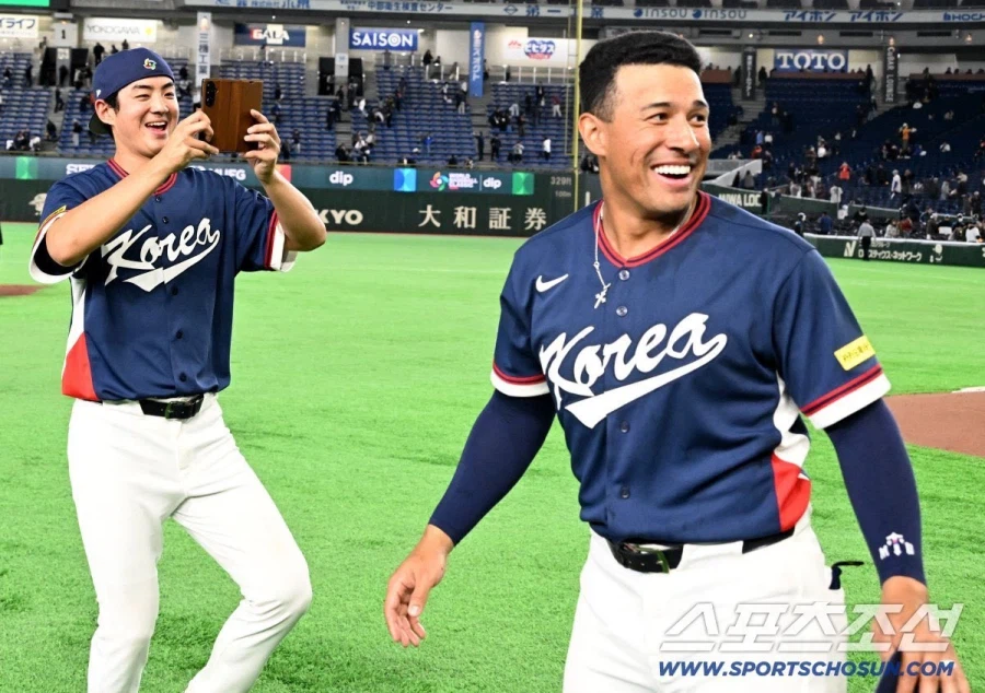 93년생 야구선수의 핸드폰 케이스_1.webp