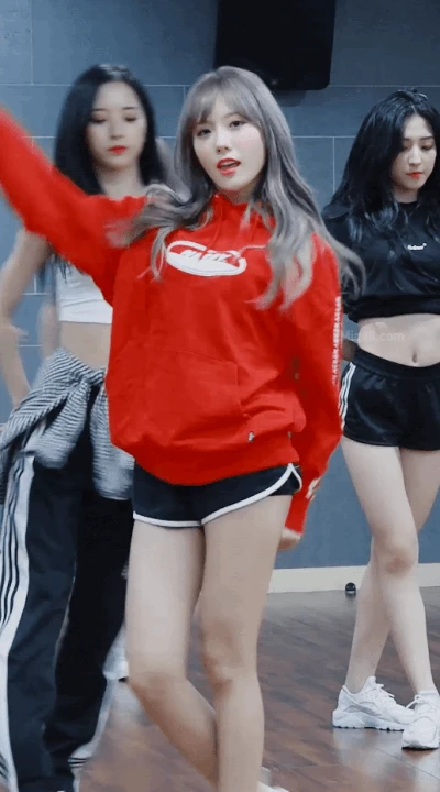 호불호 갈리는 바지 gif_2.webp