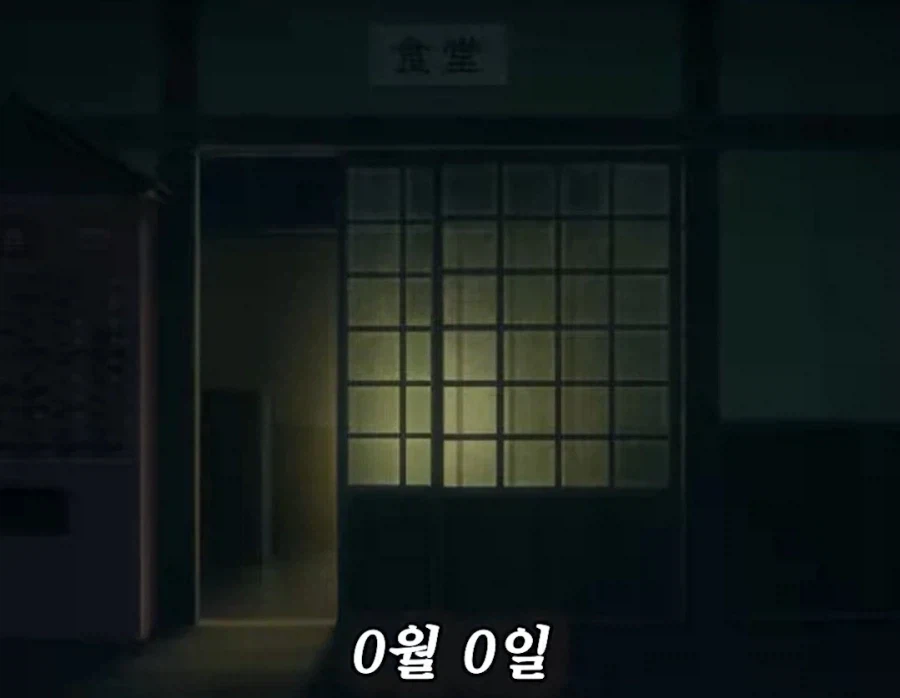 모두가 잠든 시간 대원들을 위해 요리 재료를 손질하는 지휘관.jpg_1.webp