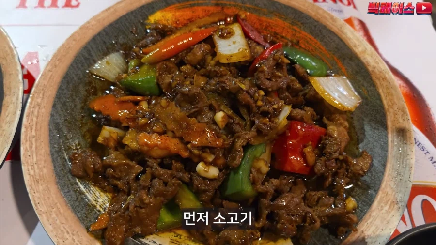 외국 식당이라서 브레이크 없이 리뷰하는 유튜버.jpg_9.webp