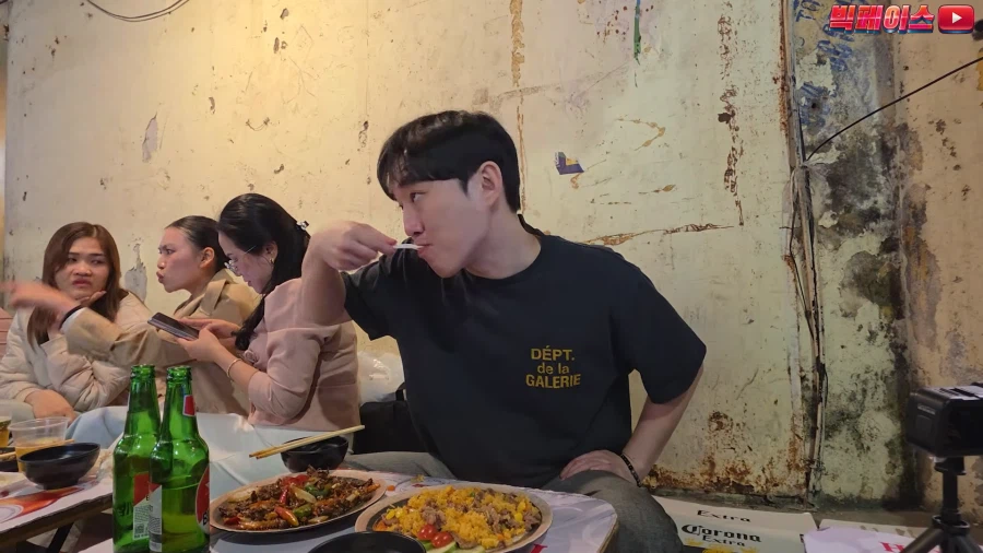 외국 식당이라서 브레이크 없이 리뷰하는 유튜버.jpg_22.webp