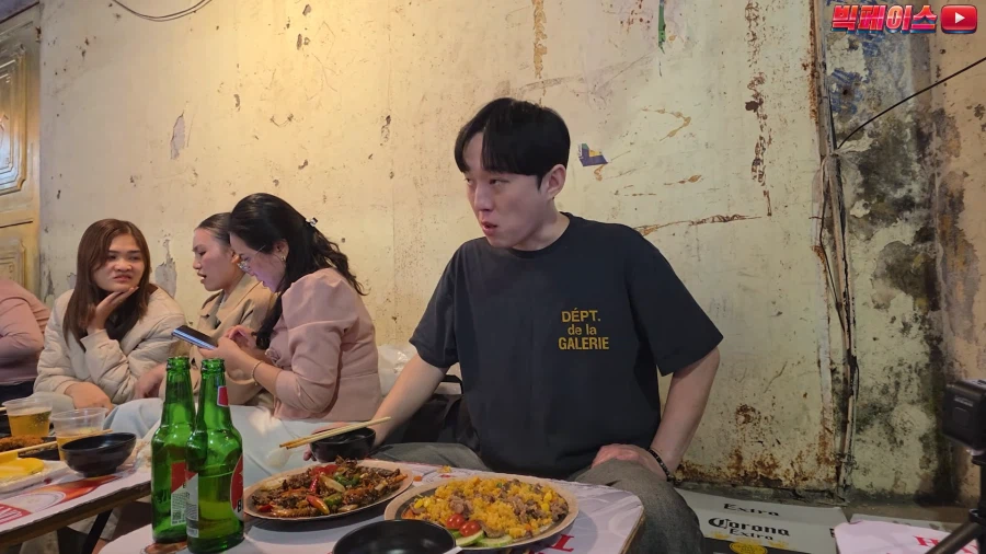 외국 식당이라서 브레이크 없이 리뷰하는 유튜버.jpg_24.webp