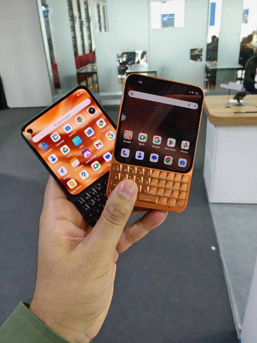 2026 MWC에서 출시된 쿼티자판 스마트폰_3.webp