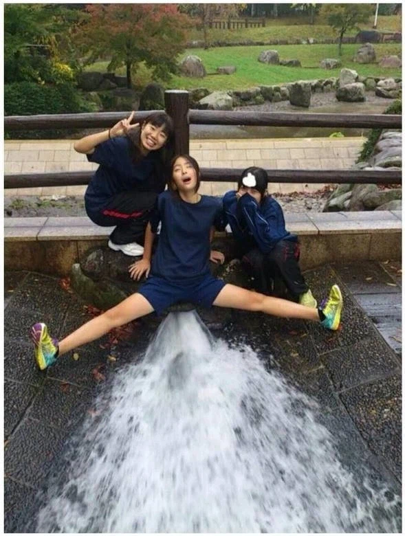 고통받는 여중생 분수_1.webp