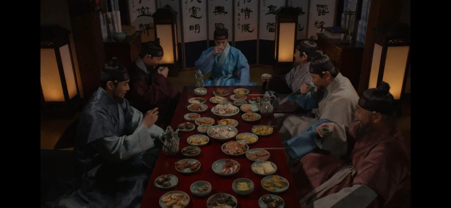 조정의 대신들과 친목을 다지는 충녕이 불안한 황희_1.webp