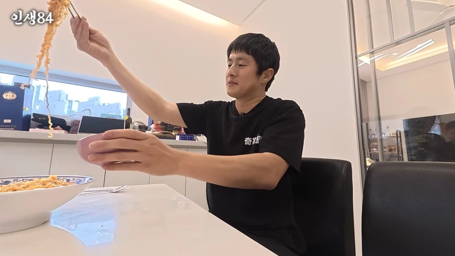 기안84가 만든 음식을 먹어보는 기안84_12.webp