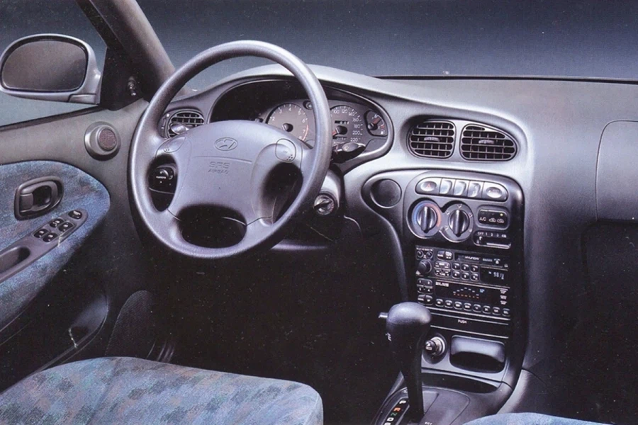 다시 돌아보는 현대 아반떼_1.webp