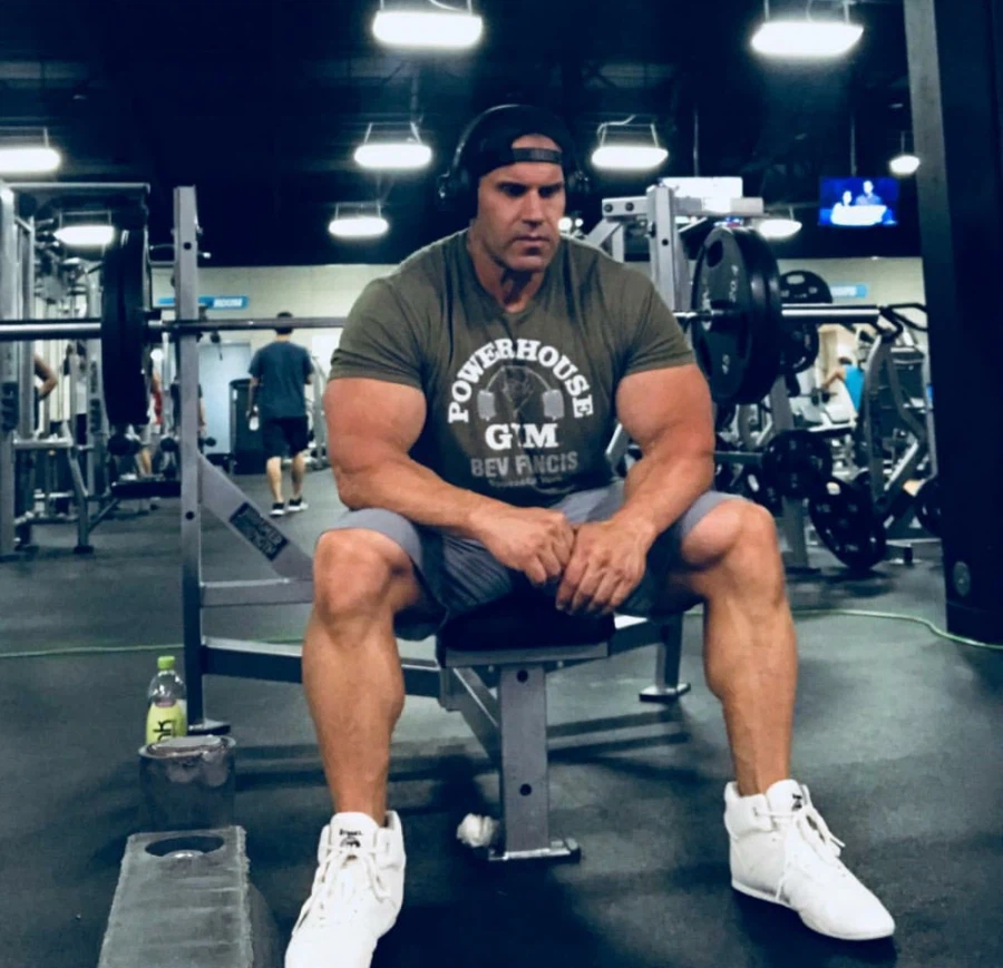 운동 할 때 제발 머신 쓰라는 보디빌더_2.webp