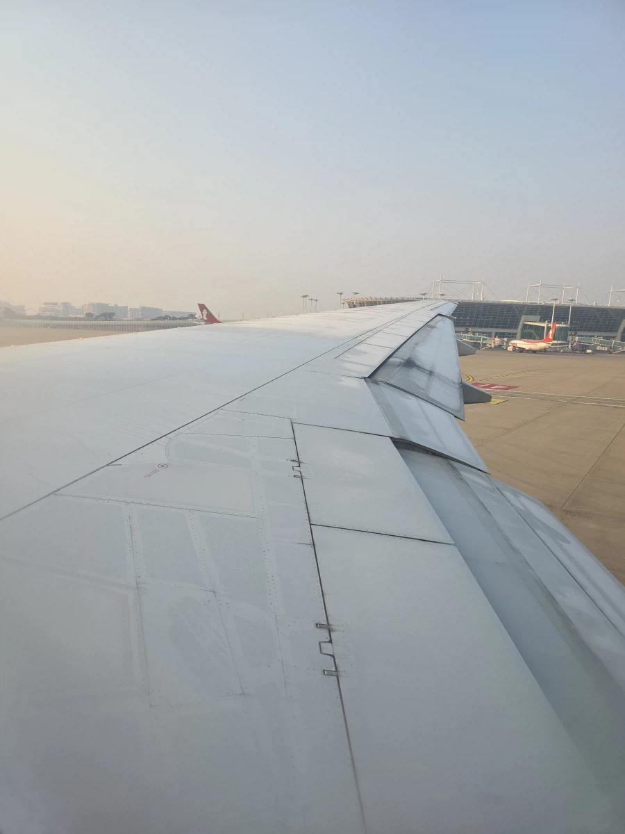 분명 예약할때는 날개자리 아니었던거 같은데._1.webp