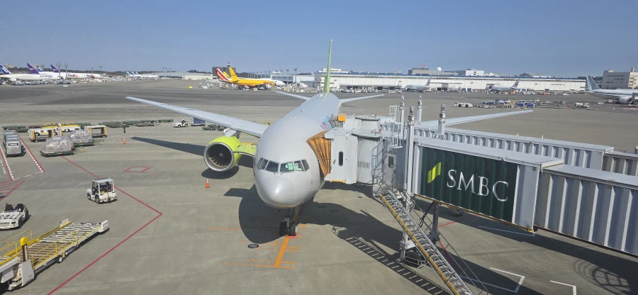 분명 예약할때는 날개자리 아니었던거 같은데._4.webp