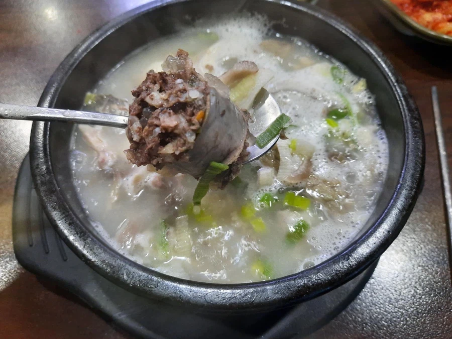 당면순대국 5천원 vs 토종순대국 만원_2.webp