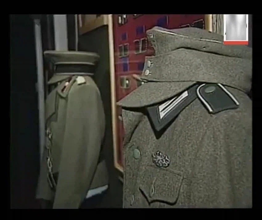 90년대 제2차 세계대전 컨셉의 술집_4.webp