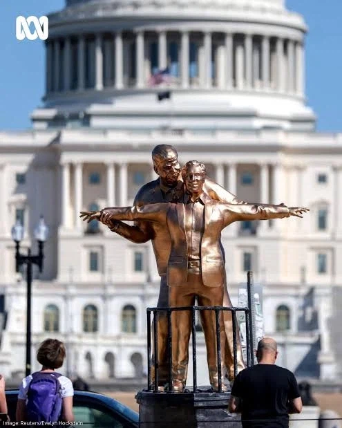 트럼프랑 클린턴 엮는 새끼들은 반성해라_1.webp