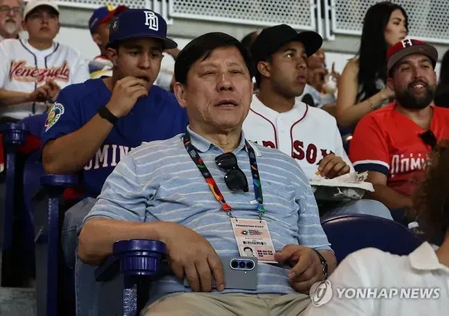 WBC)도미니카-베네수엘라 전을 감상한 류지현과 허구연 반응_2.webp