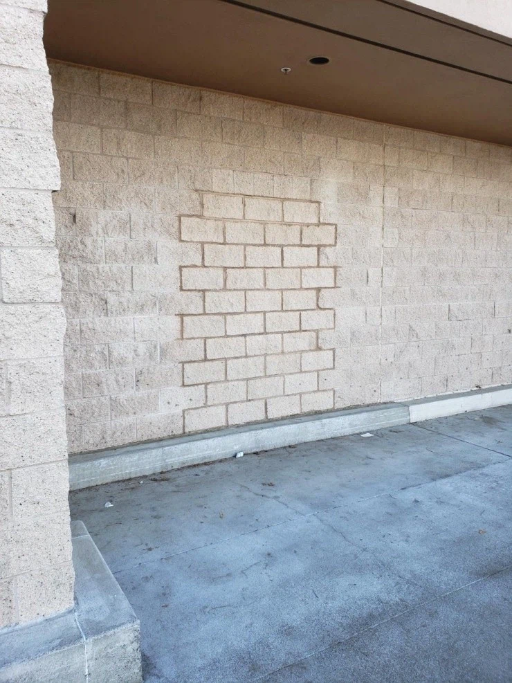 부셔야할 것 같은 벽_1.webp