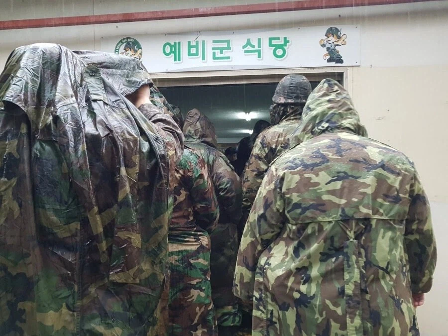 보통 냄새에서 기억을 떠올리곤 하던데_1.webp