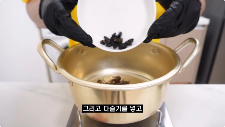 검정고무신에 나온 가재 매운탕 재현.jpg_27.webp