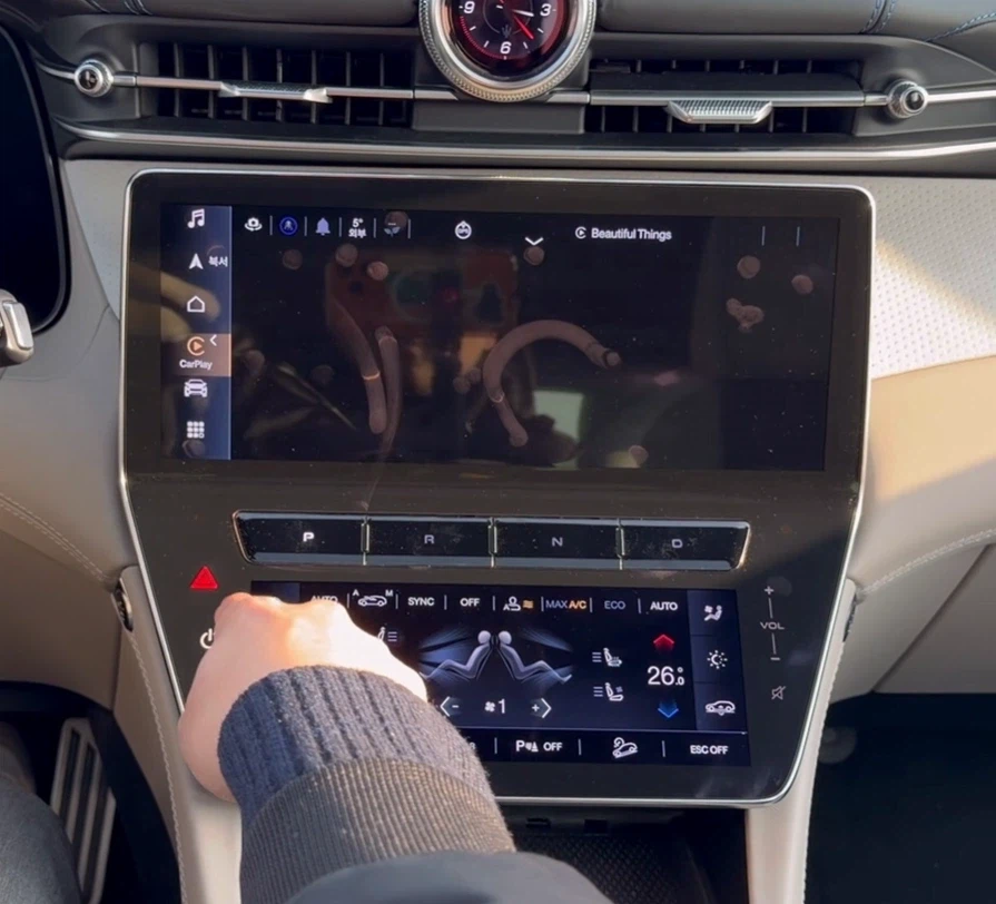 최소 1억2천만원짜라 자동차의 실내.jpg_1.webp