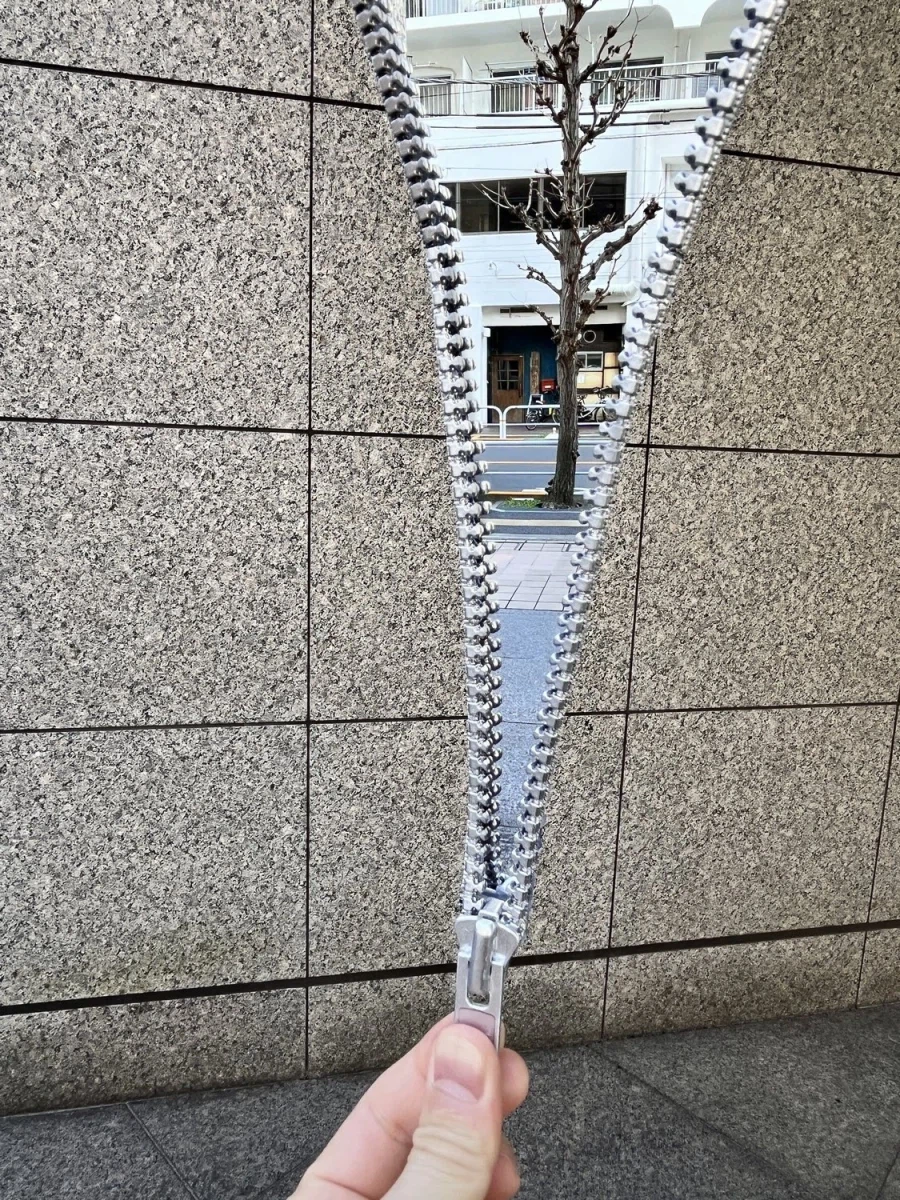 발상이 천재적인 거울과 지퍼 조합 ㅋㅋㅋ_2.webp