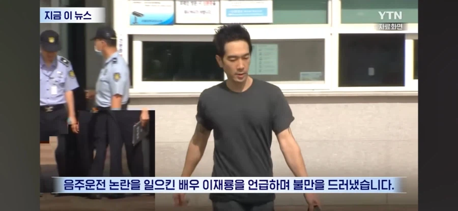 ???:왜 한국 사회는 나한테만 엄격할까_2.webp